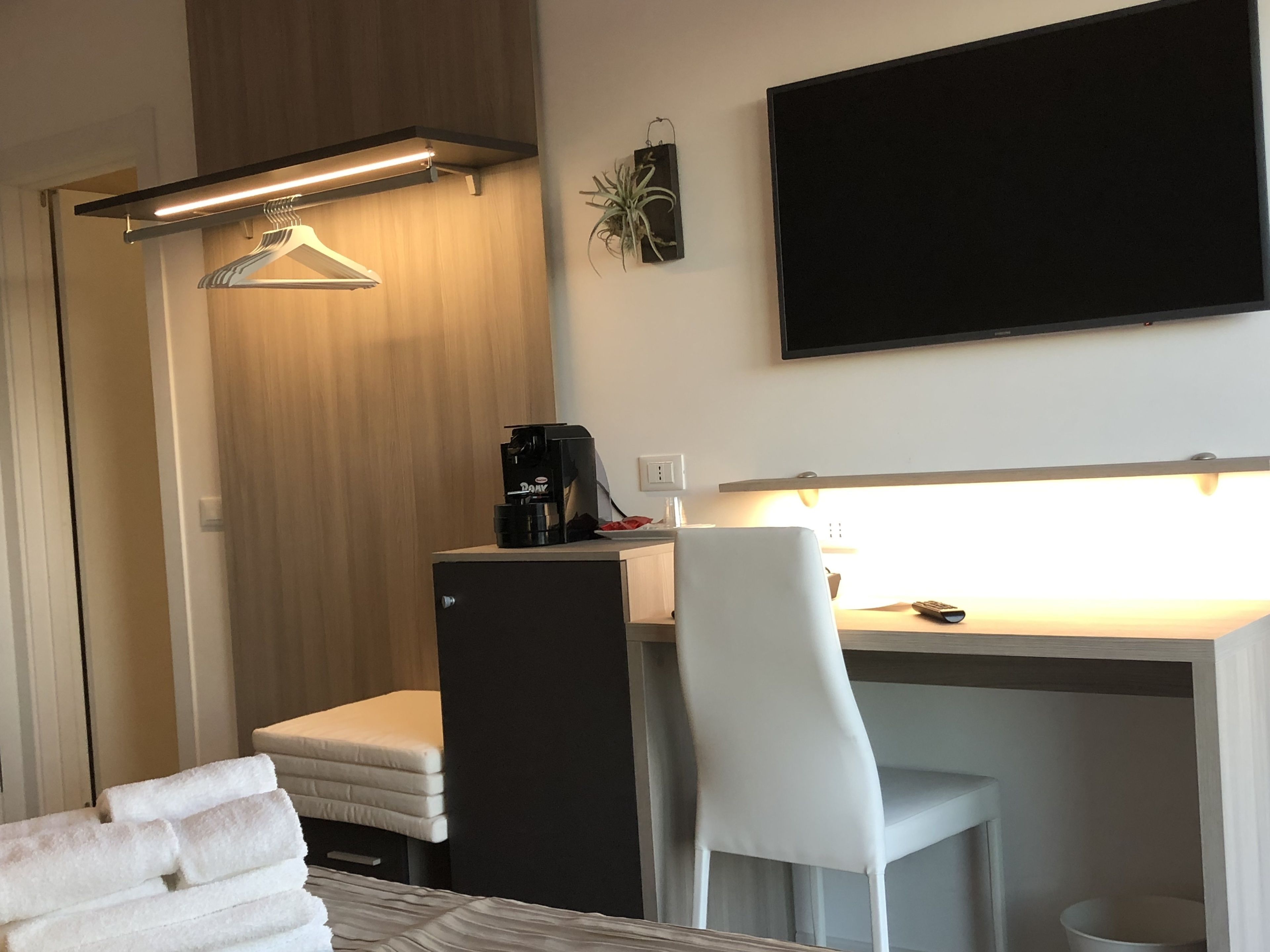 superior room, 1 king bed, pool view, poolside | room amenity