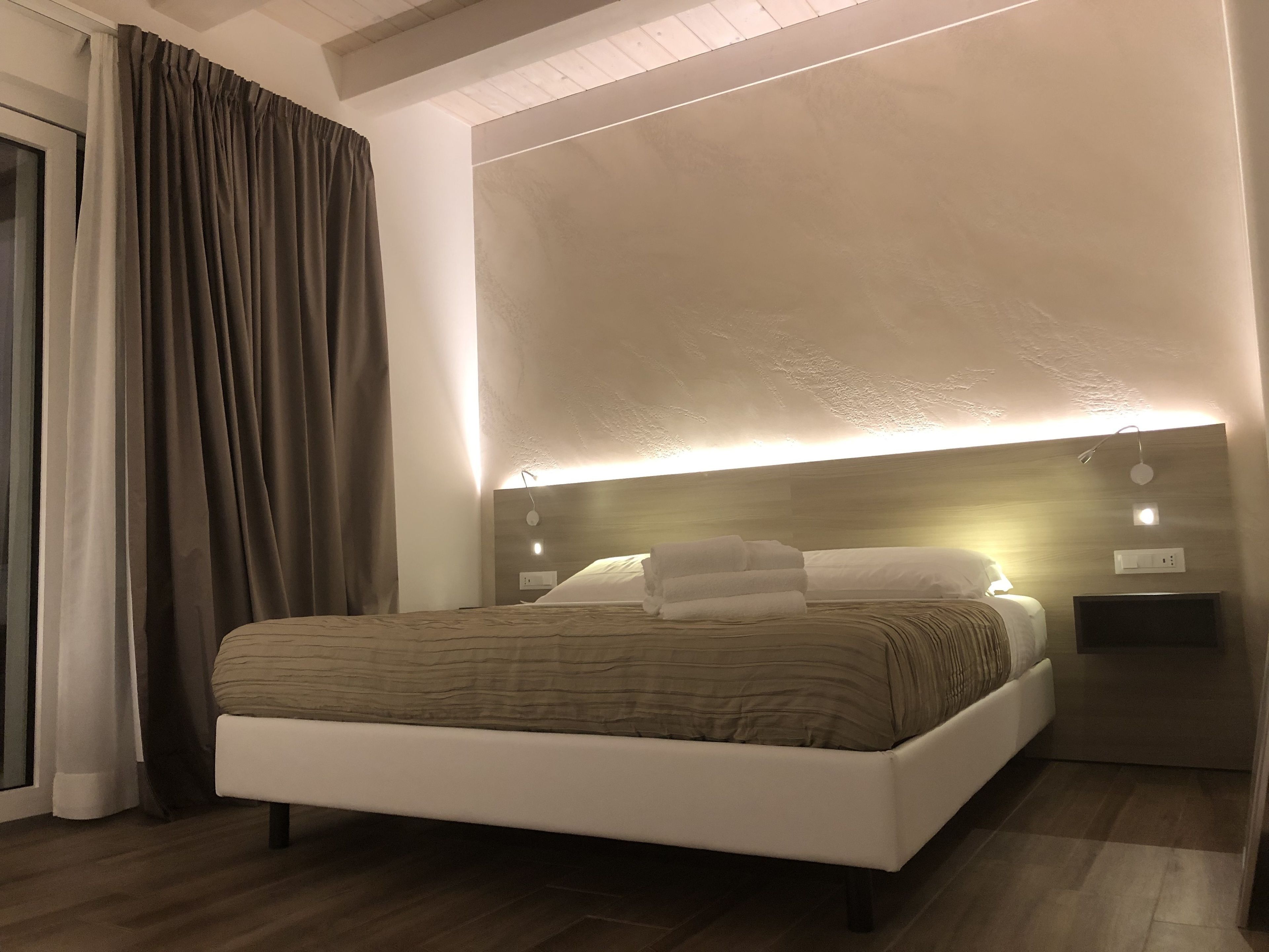 1 quarto, roupas de cama antialérgicas, frigobar, cofres nos quartos