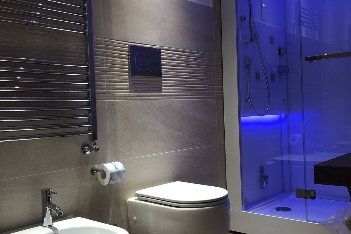 superior room, 1 king bed, pool view, poolside | bathroom | free toiletries, hair dryer, bathrobes, bidet