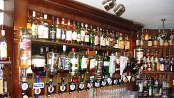 Bar (trong khuôn viên)