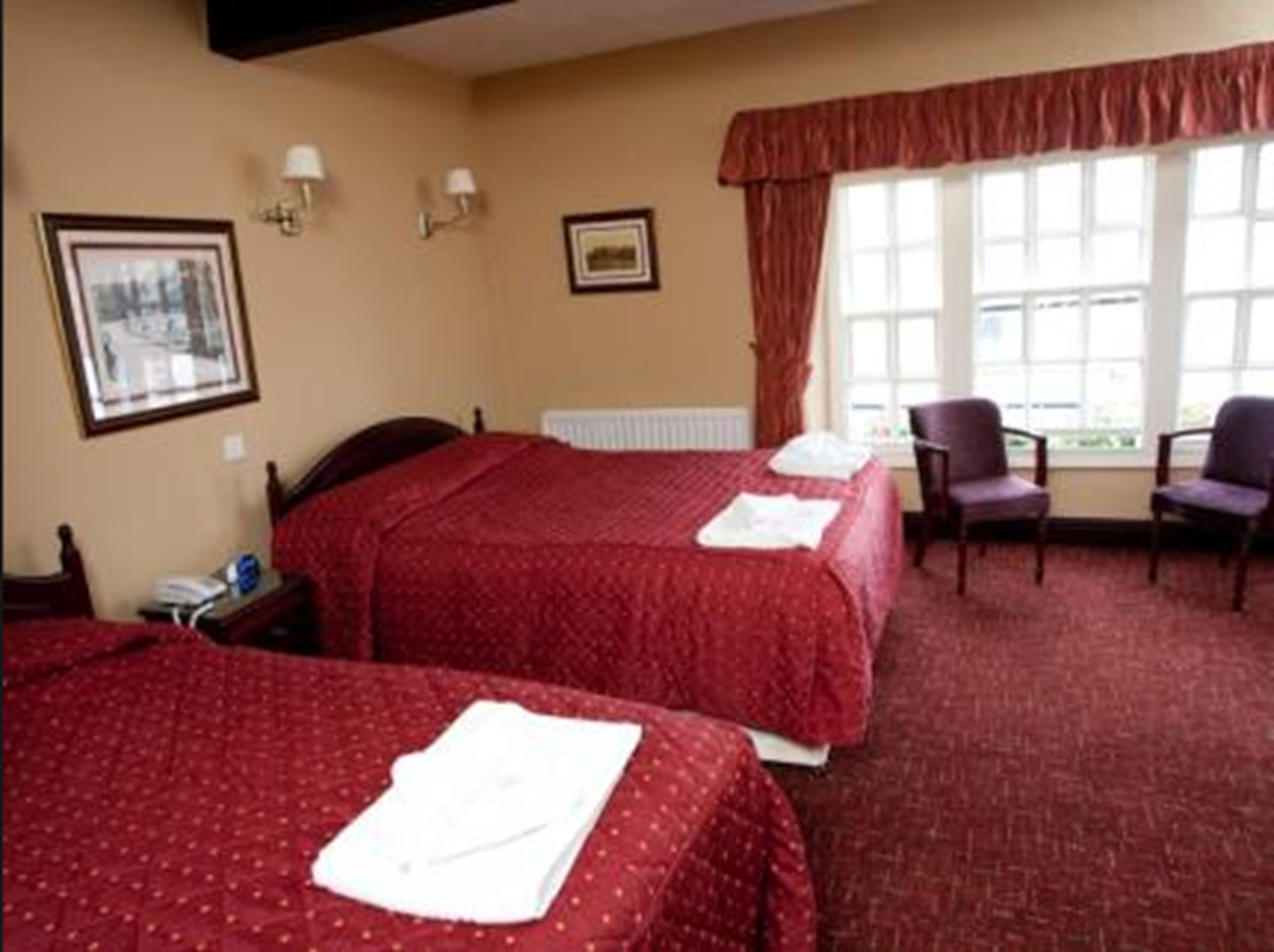 family room (max 4 people)