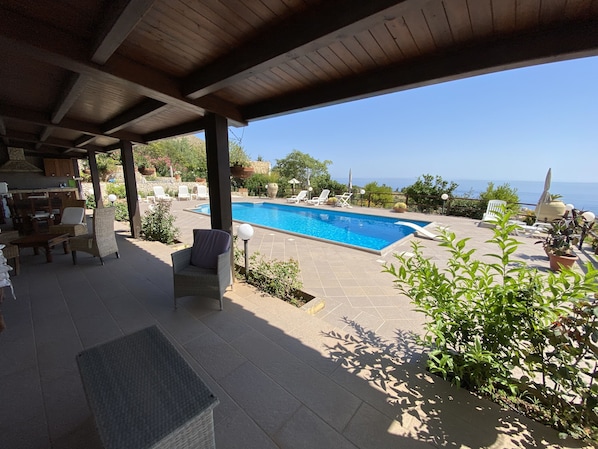 Piscine couverte, piscine extérieure