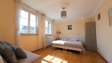 2 bedrooms, in-room safe, WiFi, bed sheets