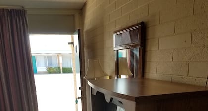 Beverly Crest Motor Inn