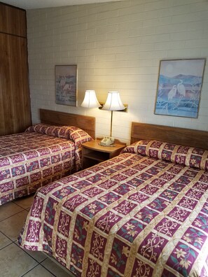 Schreibtisch, Verdunkelungsvorhänge, schallisolierte Zimmer, Bettwäsche