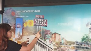 Un modelo del motel Beverly Crest Inn con un cartel que indica la cercanía de una taquería.