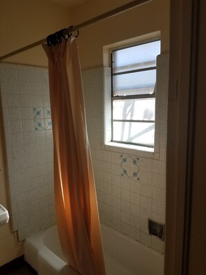 Towels - Beverly Crest Motor Inn (El Paso)