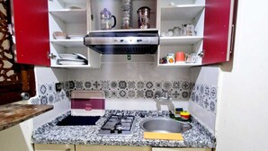 茶具/咖啡用具、冰箱、电热水壶、烤面包机