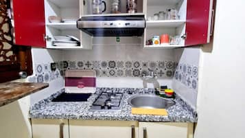 Réfrigérateur, cafetiÚre/bouilloire, bouilloire électrique, grille-pain