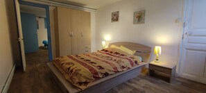 5 chambres, fer et planche à repasser, Wi-Fi gratuit