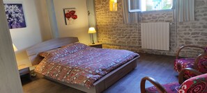 5 bedrooms, iron/ironing board, free WiFi