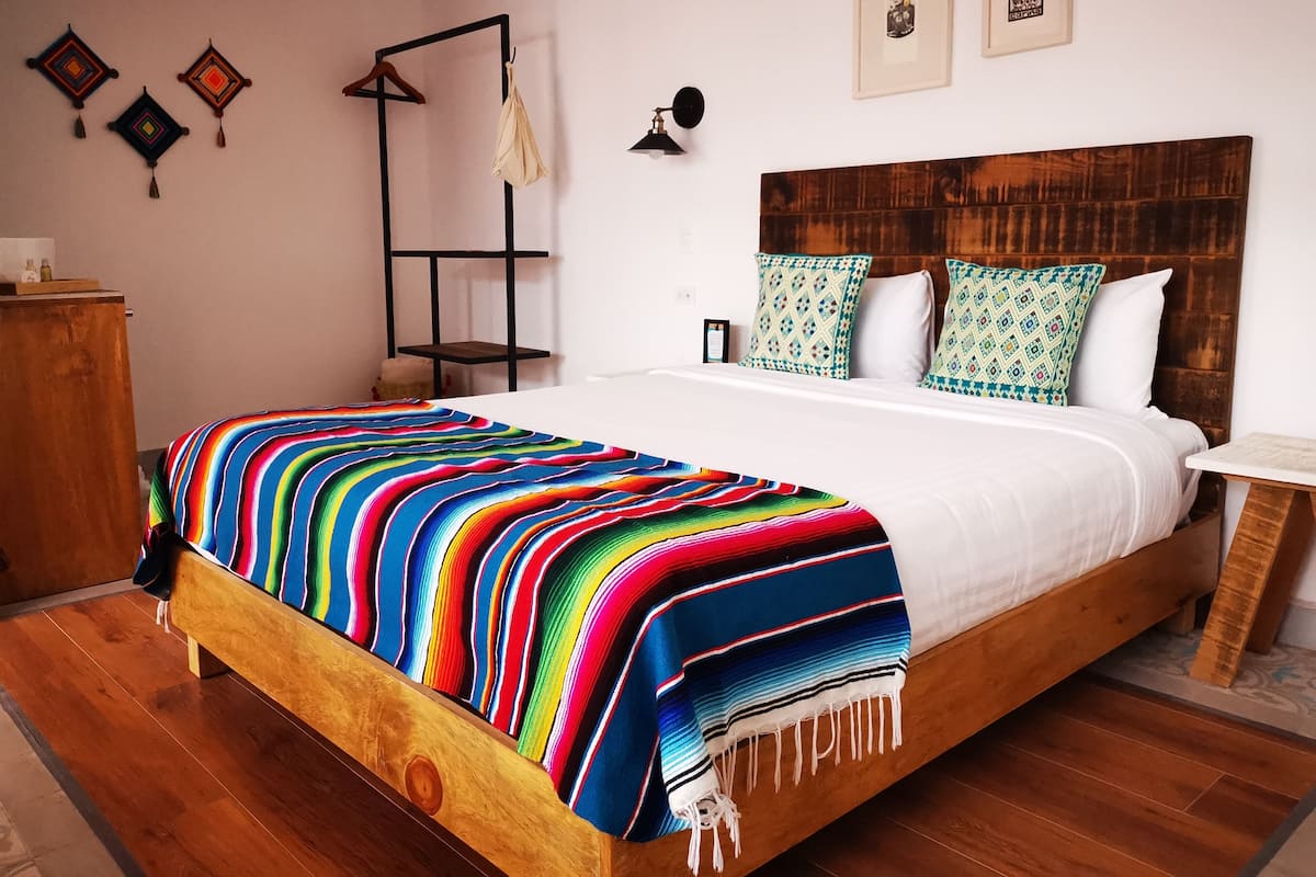Luxury Single Room, 1 Queen Bed | Premium bedding, down comforters, in-room safe, blackout drapes