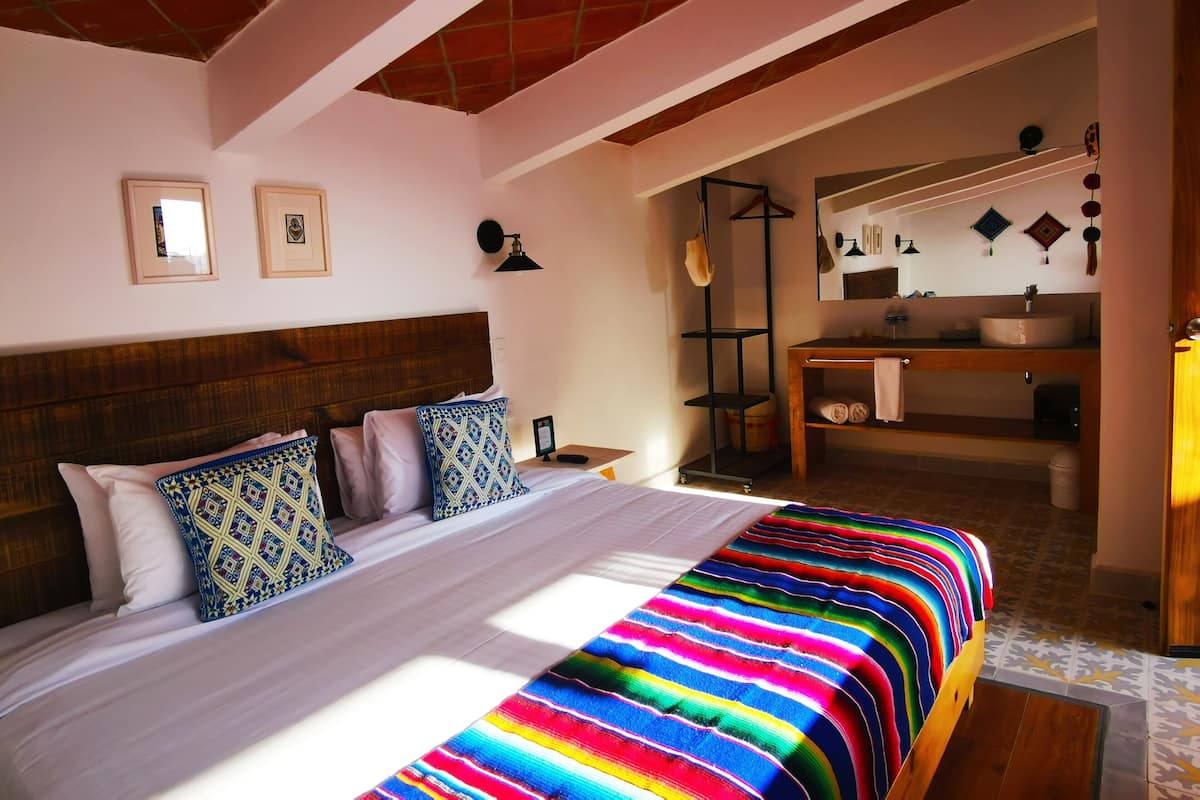 Luxury Room, 1 King Bed | Premium bedding, down comforters, in-room safe, blackout drapes