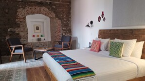 Deluxe Suite, 1 King Bed | Premium bedding, down duvets, in-room safe, blackout curtains - Santa Josefita (San Pedro Cholula)