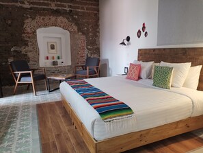 Deluxe Suite, 1 King Bed | Premium bedding, down comforters, in-room safe, blackout drapes - Santa Josefita Bed & Breakfast (San Pedro Cholula)