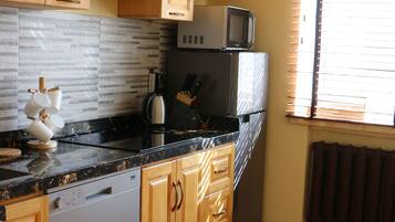 Fridge, microwave, dishwasher, coffee/tea maker