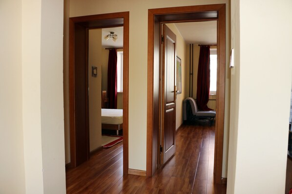 2 makuuhuonetta, silitysrauta/-lauta, Wi-Fi, vuodevaatteet