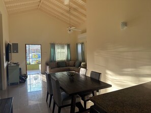 Traditional House, Multiple Beds, Non Smoking | In-room dining