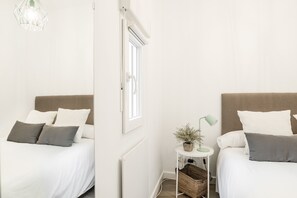 1 slaapkamer, een strijkplank/strijkijzer, gratis wifi, beddengoed