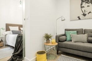 1 bedroom, iron/ironing board, free WiFi - Waou Malasaña I - Alquiler Corta Duración (Madrid)