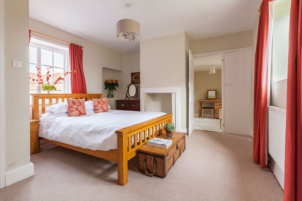 8 bedrooms, iron/ironing board, WiFi, bed sheets