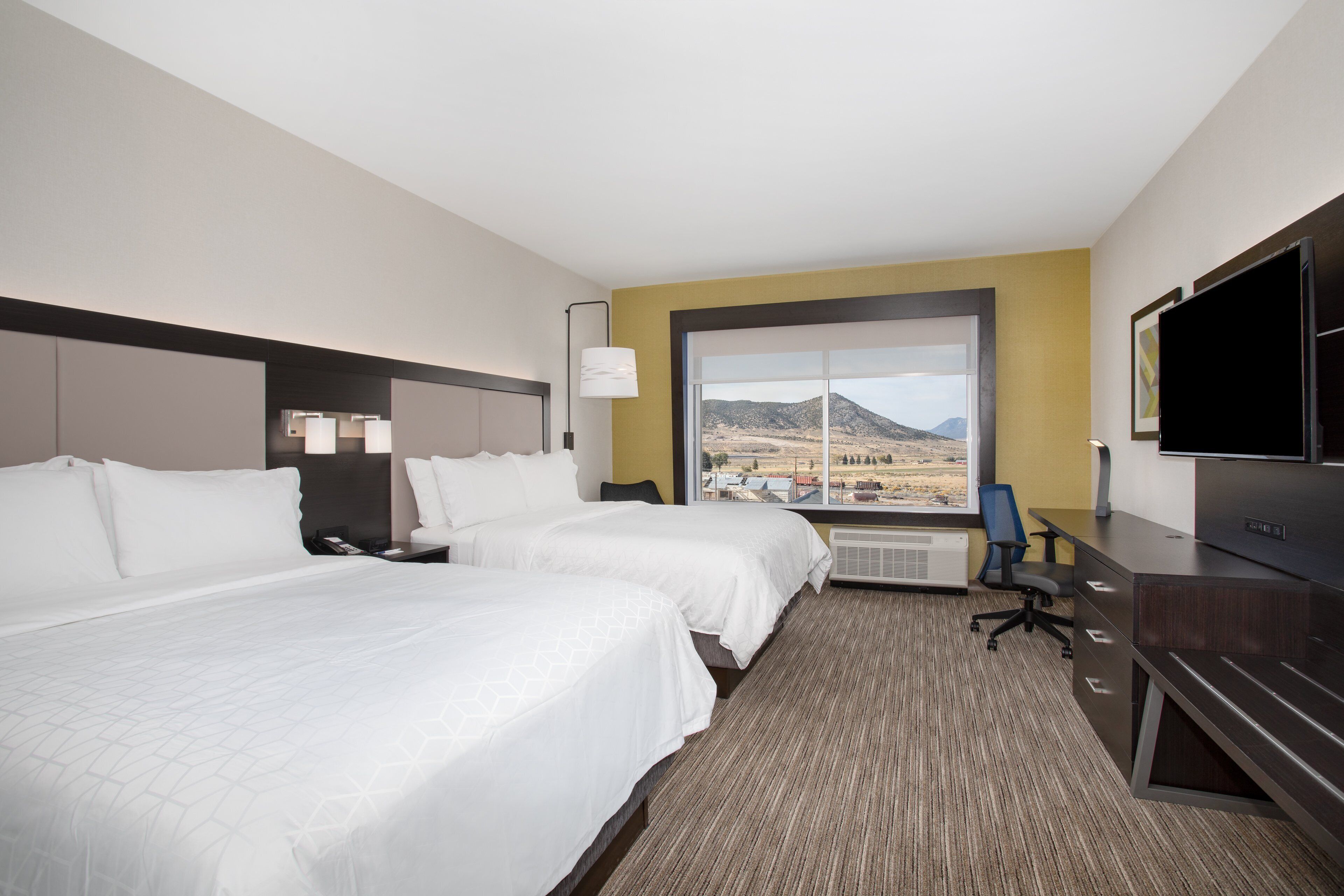 premium bedding, down duvets, in-room safe, desk