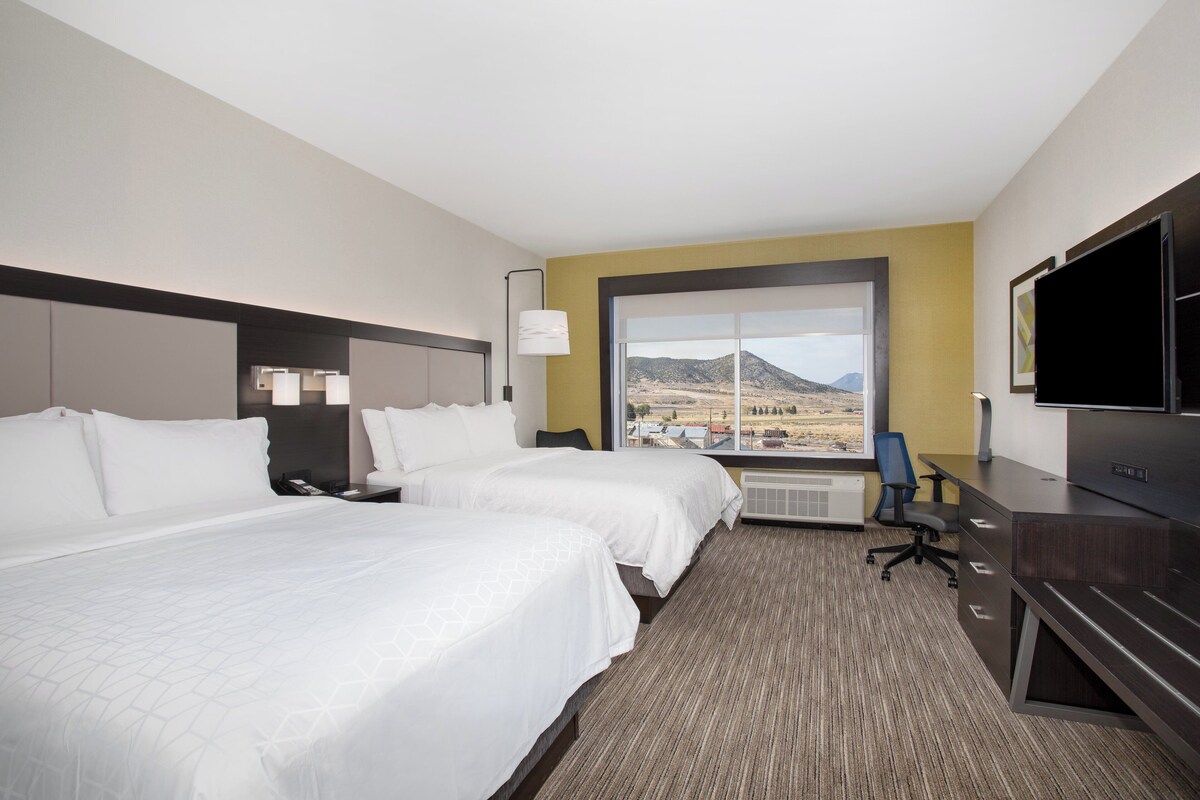 Premium bedding, down comforters, in-room safe, desk