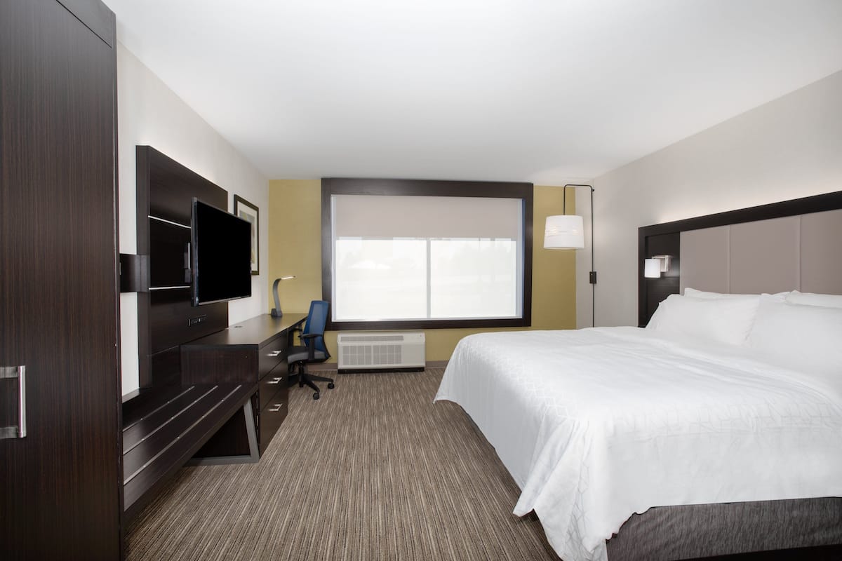 1 bedroom, premium bedding, down comforters, in-room safe