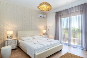 3 bedrooms, in-room safe, iron/ironing board, free WiFi - Luxurious Μodern Beachfront Villa with Private Swimming Pool ideal for Family (Afandou Rhodes)