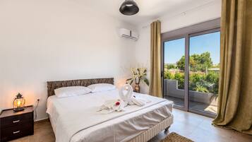 3 bedrooms, in-room safe, iron/ironing board, free WiFi