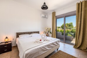 3 bedrooms, in-room safe, iron/ironing board, free WiFi - Luxurious Μodern Beachfront Villa with Private Swimming Pool ideal for Family (Afandou Rhodes)