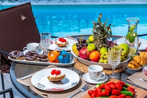 Luxurious Μodern Beachfront Villa with Private Swimming Pool ideal for Family