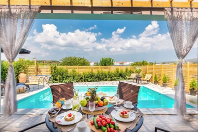 Luxurious Μodern Beachfront Villa with Private Swimming Pool ideal for Family