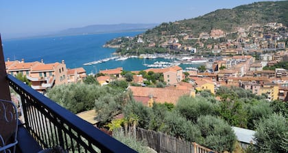Porto Santo Stefano: Apartment with terrace and splendid view of the port