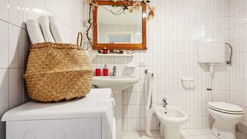 Dusche, Haartrockner, Bidet