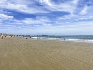 Plage à proximité, chaises longues