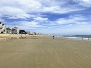 Beach nearby, sun loungers