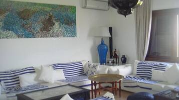 TV, DVD player, books, stereo