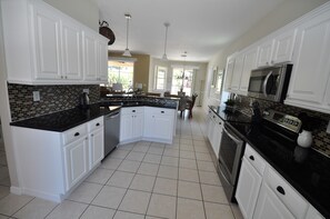 冷蔵庫��、電子レンジ、オーブン、コンロ