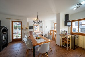 Dining - Apartment Wildrose - time at the lake for family and teams, nature & community (Bad Saarow)