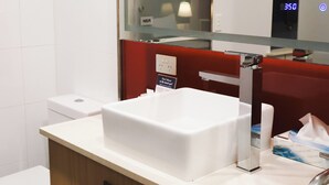 Shower, free toiletries, hair dryer, towels - Stay Motel (Gympie)