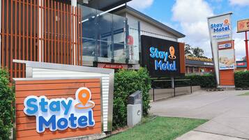 Vista frontal de la propiedad