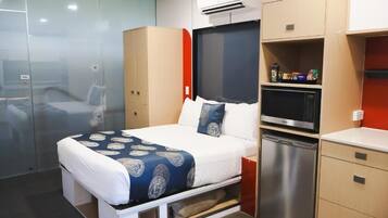 Accessible Room, 1 Queen Bed | Microwave
