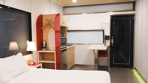 Pet-Friendly King Room | Private kitchenette | Mini-fridge, microwave, electric kettle, toaster - Stay Motel (Gympie)