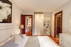 2 chambres, fer et planche à repasser, Wi-Fi, draps fournis