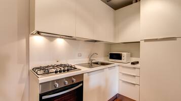 KylskÄp, mikrovÄgsugn, ugn och spishÀll