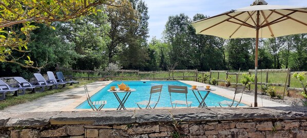 حمّام سباحة خارجي