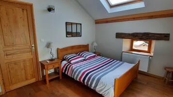 3 chambres, fer et planche à repasser, lit parapluie, Wi-Fi gratuit
