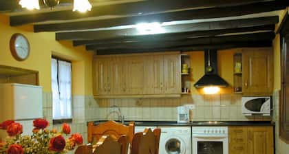 2 casas rurales para 35 personas con wifi y chimenea, ideal grupos grandes