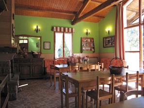 Dining - Toki-Ona and Navarlaz houses for 35 people (Navarra)